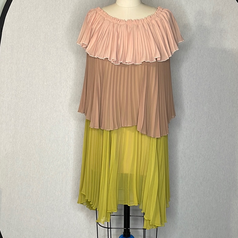 Delfi Colective, ruffled, pleated dress.